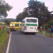 Střet nákladního vozidla s autobusem