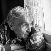 Muž dlouhodobě týral svoji maminku