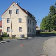 Řidič bílé Škody Fabia srazil dítě a ujel