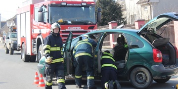 V Třemošné došlo před hodinou ke srážce tří vozů