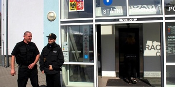 Úřednici vyhrožoval politím kyselinou