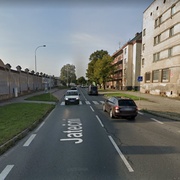 Pickup v pondělí srazil na Jateční ženu a řidič z místa ujel