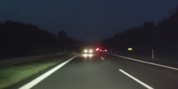 Velice zmatený řidič vyrazil po přivaděči v protisměru