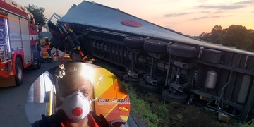 Kamion s nebezpečnou látkou se převrátil do příkopu