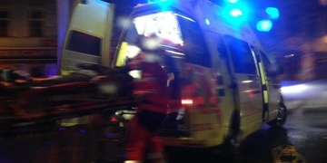 Čtrnáctiletou dívku srazilo auto na přechodu