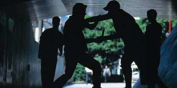 V parku přepadli a zranili muže