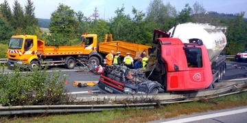 Závažná nehoda právě uzavřela D5 od Rokycan na Plzeň