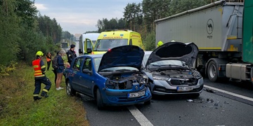 Dopravní nehoda komplikuje provoz na silnici mezi Plzní a Třemošnou