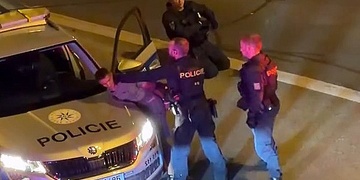 O nočním zákroku policie v centru Plzně bude rozhodovat Odbor vnitřní kontroly