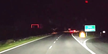 Kamion jel po rychlostní silnici v protisměru