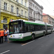 Tak trochu strašidelný článek – v Plzni jezdí trolejbus přitahující smůlu, má číslo 526