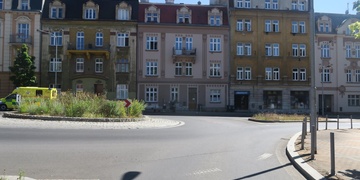 Řidič osobního vozu ujel od dopravní nehody se zraněním motorkáře