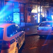 Konflikt mezi taxikářem a opilým zákazníkem na Americké