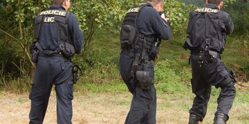 VČERA: Neuvěritelná loupež - pachatelé prakticky slzákem "sestřelili" cyklistu za jízdy z kola