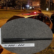 Na děti zaútočil teleskopickým obuškem