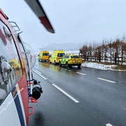 Babičce a mamince zlámal žebra i kosti v obličeji