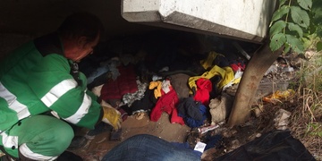 Bezdomovci, úklid jejich svinstva a bezmoc strážníků