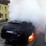 Dnešní ranní požár vozu má zřejmě na svědomí žhář