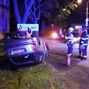 Mladý rozvozce pizzy se chtěl předvést před kamarádem