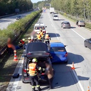 Střet tří vozů na dálnici u Plzně si vyžádal několik zraněných