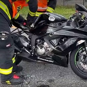 Dvaadvacetiletý motorkář zemřel na místě