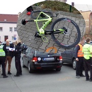 Vozidlo srazilo cyklistu, ten skončil v nemocnici