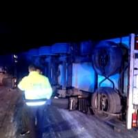 Havárie kamionu uzavřela dálnici D5