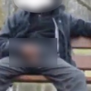 Opilý Rumun masturboval u základní školy