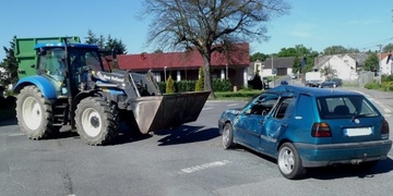 Traktor vjel do cesty mladé dívce v Golfu