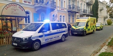 Strážníci a záchranáři úspěšně resuscitovali staršího muže