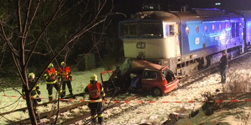 Tři mrtví lidé během železniční nehody ve Vejprnicích