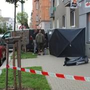 Ve Sladkovského ulici našli mrtvého muže