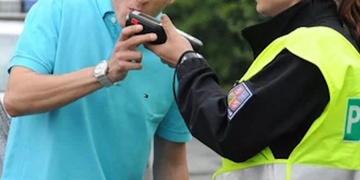Opilého řidiče chytili ihned poté, co opustil autobazar