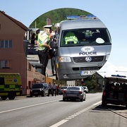Dvanáctiletý chlapec vběhl přímo pod auto