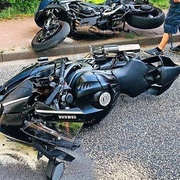 Těžce opilá řidička srazila dva motorkáře a z místa okamžitě ujela
