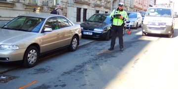 Chlapeček vběhl přímo před auto