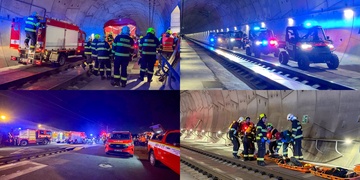Hasiči v Ejpovickém tunelu simulovali nehodu vlaku s desítkami zraněných, k evakuaci testovali i čtyřkolky
