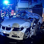Dvacetiletý, těžce opilý mladík zůstal zaklíněn ve voze