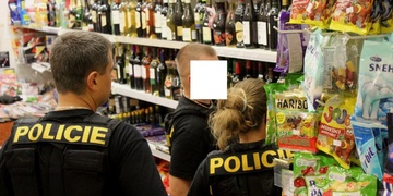 Cizinec přepadl, zbil a okradl prodavačku