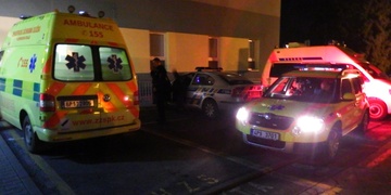 OMLUVA ZÁCHRANÁŘŮM: Muž si rozbil hlavu na Americké a pak utekl ze sanitky