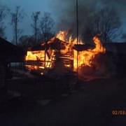 Požár chaty hasily tři jednotky hasičů