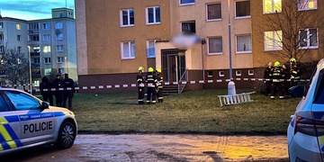 Pád z okna vyššího patra muž nepřežil