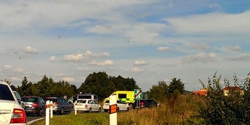 Zcela zbytečná havárie záchranky na D5 mohla dnes ohrozit něčí život