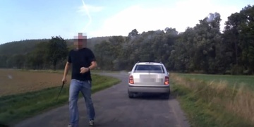 Plzeňák musel v sebeobraně vytáhnout i pistoli