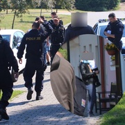 Za útokem na ženu s dítětem v Křimicích stál manžel spolumajitelky kavárny