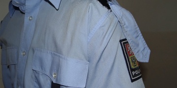 Dva útoky: Mladík napadl strážníky, cizinec zase policistu