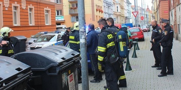 Únik dráždivé látky ve škole v Plzni