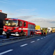 Střet dvou kamionů v místě zúžení dálnice