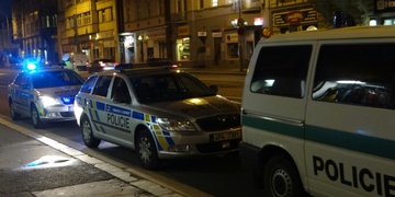 Seznámení v baru skončilo napadením a loupeží