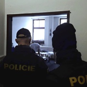 Ani nedělní kontrola cizinců se neobešla bez prohřešků